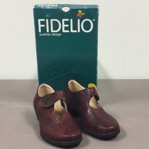 Red Heels with Rounded Toe and Strap - Picture 1 of 3